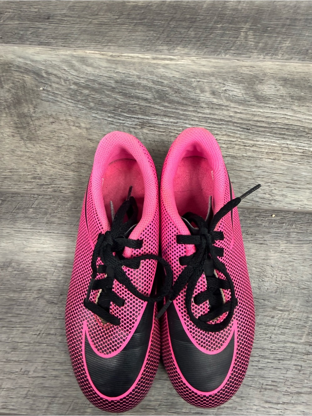Nike Kids Pink Soccer Cleats‎ - Picture 4 of 13